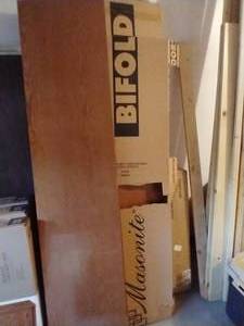 lot 300 image: 2 Bi-Fold Doors