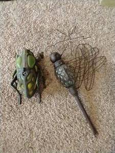 lot 352 image: 2 MetalGlass Yard Insects