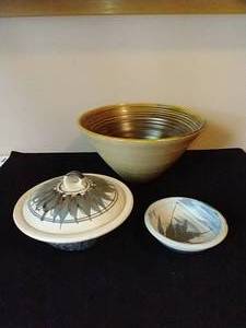 lot 390 image: 3 Pottery Pieces by JT Abernathy