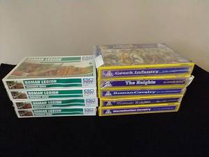 lot 405 image: 9 Model Kits of Various Armies