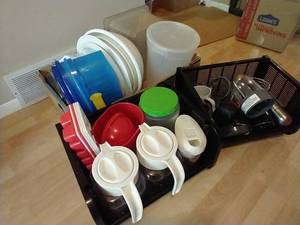 lot 406 image: Miscellaneous Kitchen Lot