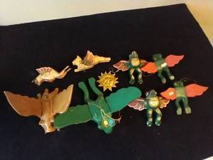 lot 457 image: Multiple Miniature Balinese Mobiles - Mostly Frogs