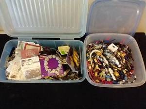 lot 481 image: 2 Containers of Jewelry & Beads