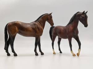 lot 100-BREYER-05 image: Vintage Breyer Horse- Bay Hanoverian Stallion Set