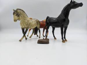 lot 100-BREYER-03 image: Vintage Breyer Horse Sorrel Realistic Replica Set