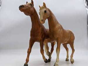 lot 100-BREYER-10 image: 2 Vintage Breyer Horses- Golden Chestnut Arabian Mare & Sorrel Realistic Horse(s) Replicas