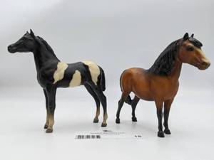 lot 100-BREYER-18 image: Vintage Pinto Stallion & American Quarter Horse Replicas
