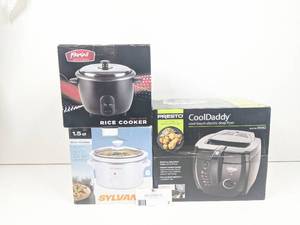 lot 02 image: Major Kitchen Appliance BundleNEW IN BOXES $200 Value