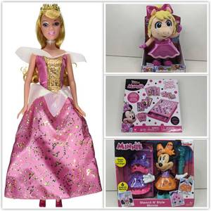 lot 41 image: 6 Fabulous Girl GiftsNEW In Boxes  Sparkling Aurora Princess Barbie, Muppet Babies Sing and Shake Miss Piggy, Disney Junior Minnie Mouse Game House and Stencil & Style Minnie,