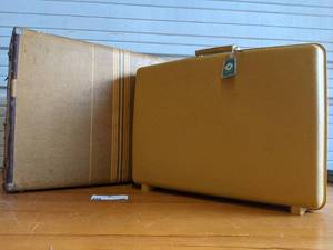 lot 04 image: Vintage Samsonite Luggage-2 Suitcases