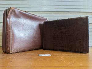 lot 08 image: 2 Vintage Leather Suitcases