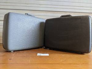 lot 09 image: 2 Vintage American Tourister Hard Shell Suitcases