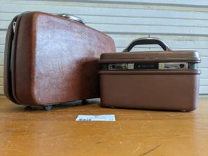 lot 11 image: Vintage Samsonite Luggage Set