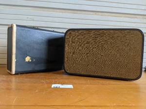 lot 13 image: 2 Classic Vintage Suitcases