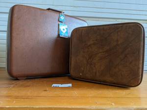lot 16 image: Vintage Samsonite Mens Silhouette Suitcase and Cosmetic Bag
