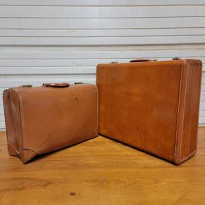lot 17 image: 2 Vintage Leather Samsonite Steamlite Suitcases