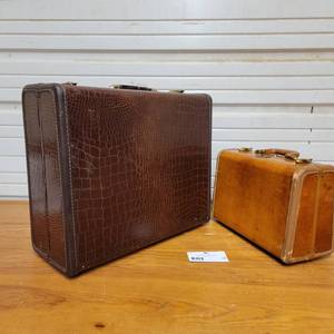 lot 19 image: 2 Vintage Letaher Samsonite Suitcases
