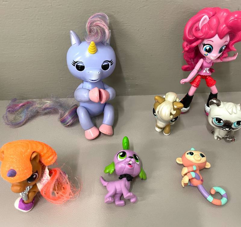 lot 45 image: Littlest Pet Shop Toy Lot