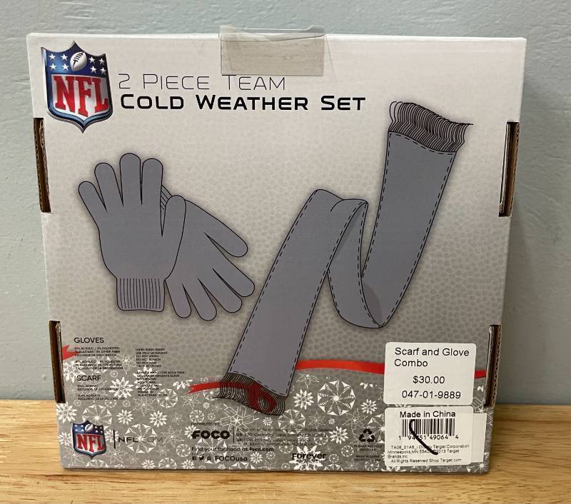lot 35 image: NFL Minnesota VIkings Scarf and Gloves Gift Set