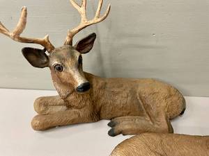 lot 21 image: Lot of 2 Doe and Buck Deer Statues-Indooroutdoor