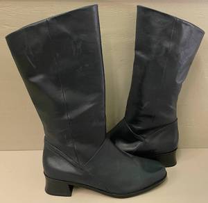 lot 43 image: Womens Genuine Leather Navy Blue Tall Boots Size 8.5