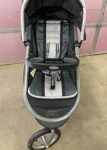 lot 34 image: Graco Fast Action Quick Connect Jogging Stroller