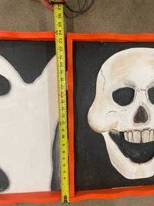 lot 24 image: Foldable Halloween Decor
