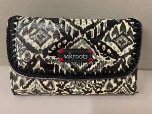 lot 40 image: Lot of 3 Womens Sakroots Kenneth Cole Wallets