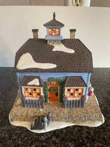 lot 92 image: Department 56 RETIRED New England Village Series Chowder House #56571