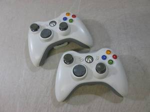 lot 22 image: (EC1) 2 XBox 360 Wireless Controlle...
