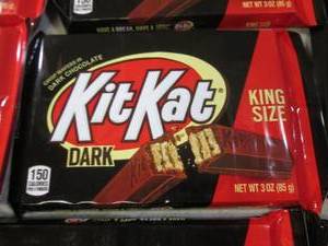 lot 61 image: (B-1) 12 King Size Kit Kat Dark Can...