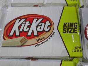 lot 62 image: (B-1) 12 King Size Kit Kat White Ca...