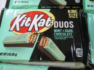 lot 63 image: (B-1) 12 King Size Kit Kat Duos Min...