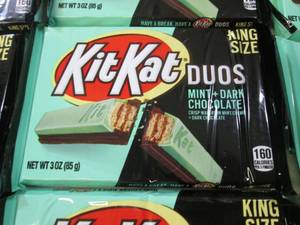 lot 65 image: (B-1) 12 King Size Kit Kat Duos Min...