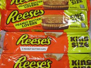 lot 67 image: (B-3) 12 King Size Reeses Peanut Bu...