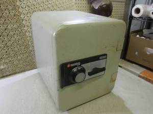 lot 101 image: (RM5) Sentry 1250 Combination Lock ...