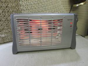 lot 103 image: (RM1) Patton Electric Space Heater ...