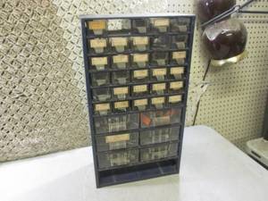 lot 123 image: (F-2) Drawer Organizer Full of Misc...