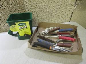 lot 143 image: (RM3) Assorted Garden and Yard Tool...