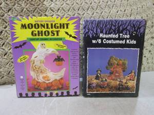 lot 208 image: (CS) Halloween Decor...