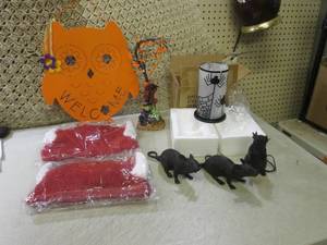 lot 211 image: (F-2) Misc Halloween Decor ...