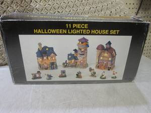 lot 219 image: (EW4) 11pc Halloween Lighted House ...
