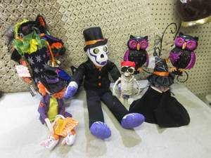 lot 224 image: (EW6) Assorted Halloween Decor...