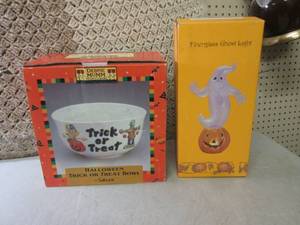 lot 230 image: (D-3T) Earthenware Halloween Bowl a...
