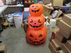 lot 231 image: (RMWS) Inflatable Light Up Pumpkins...