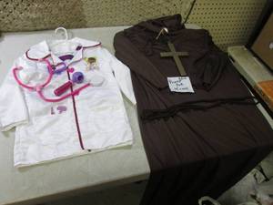 lot 238 image: (RMDR) 2 Halloween Costumes Kids Do...