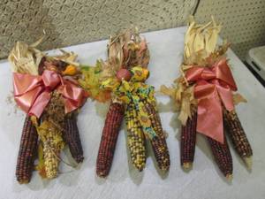 lot 256 image: (EW6) Fall Decor...