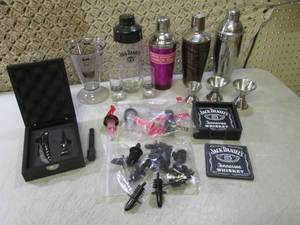 lot 262 image: (RM3) Assorted Bar Drink Mixing Acc...