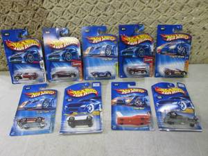 lot 266 image: (BSB) Assorted Hot Wheels in Packag...