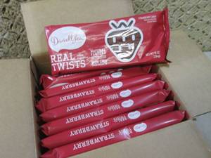 lot 274 image: (C-2) 8 Packs of Strawberry Twists ...